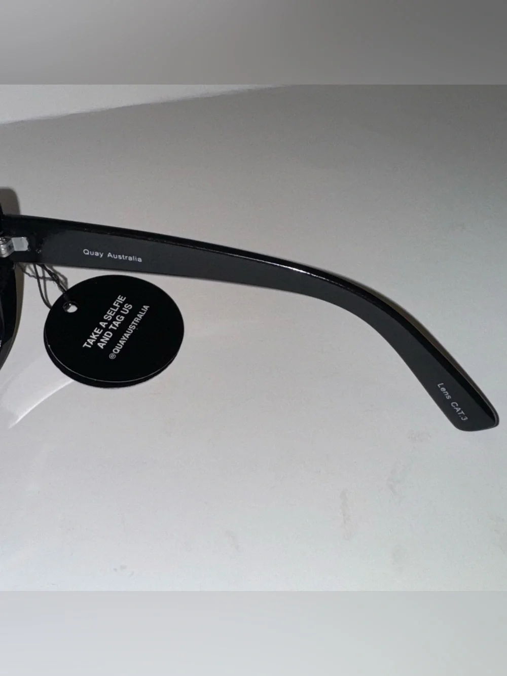 QUAY Australia Breath Of Life Sunglasses - Black Frames Gradient Purple Lens NWT